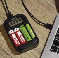 nabíječka EMOS BCN-41D + 4xAA 2700mAh akumulátor (5)